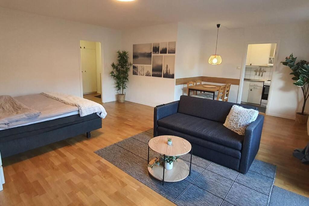 Apartment With Garden Near Metro! Stockholm Exteriér fotografie
