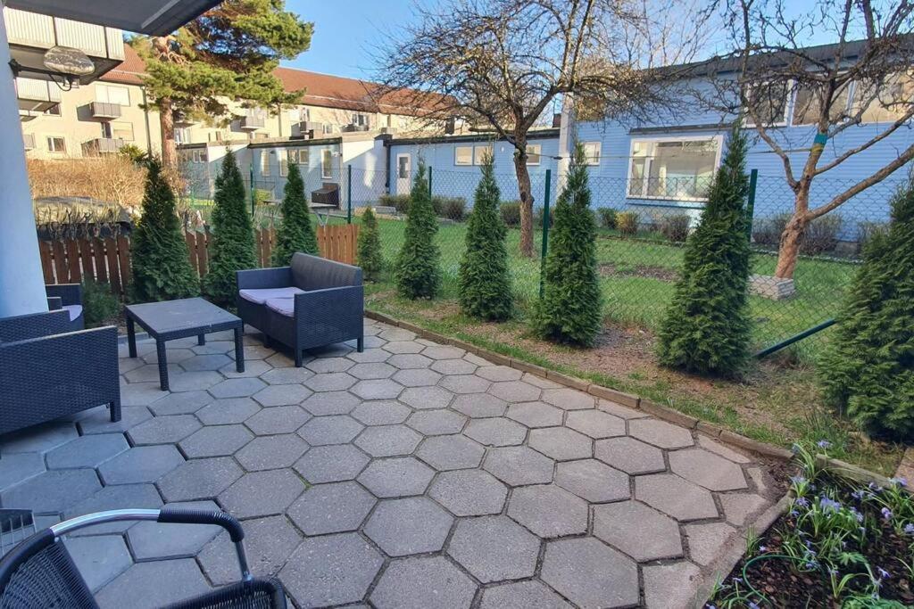 Apartment With Garden Near Metro! Stockholm Exteriér fotografie
